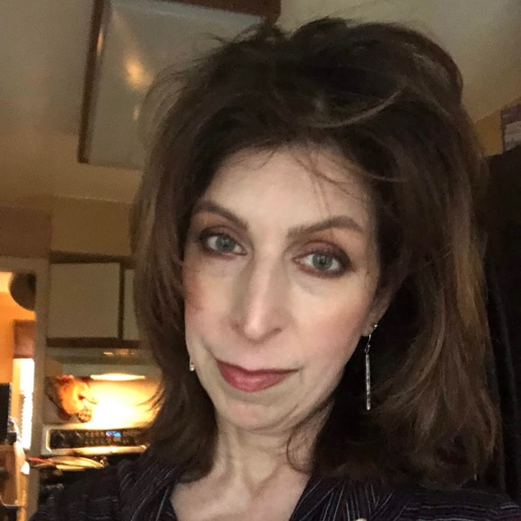 Meet your Posher, Laura - Picture 2 of 6